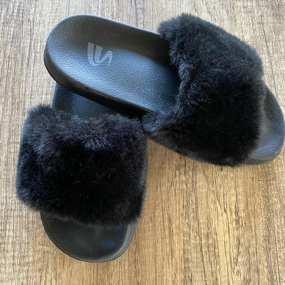 Black Fuzzy Slides - Picture 1 of 3